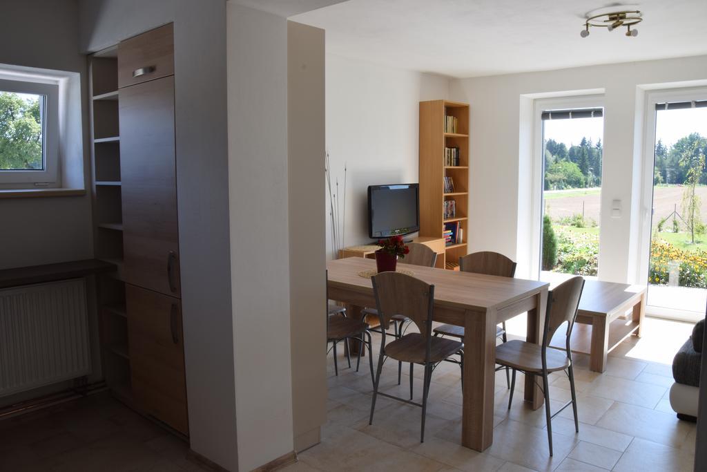 Penzion Na Samotach Apartment Йндрихув Храдец Екстериор снимка