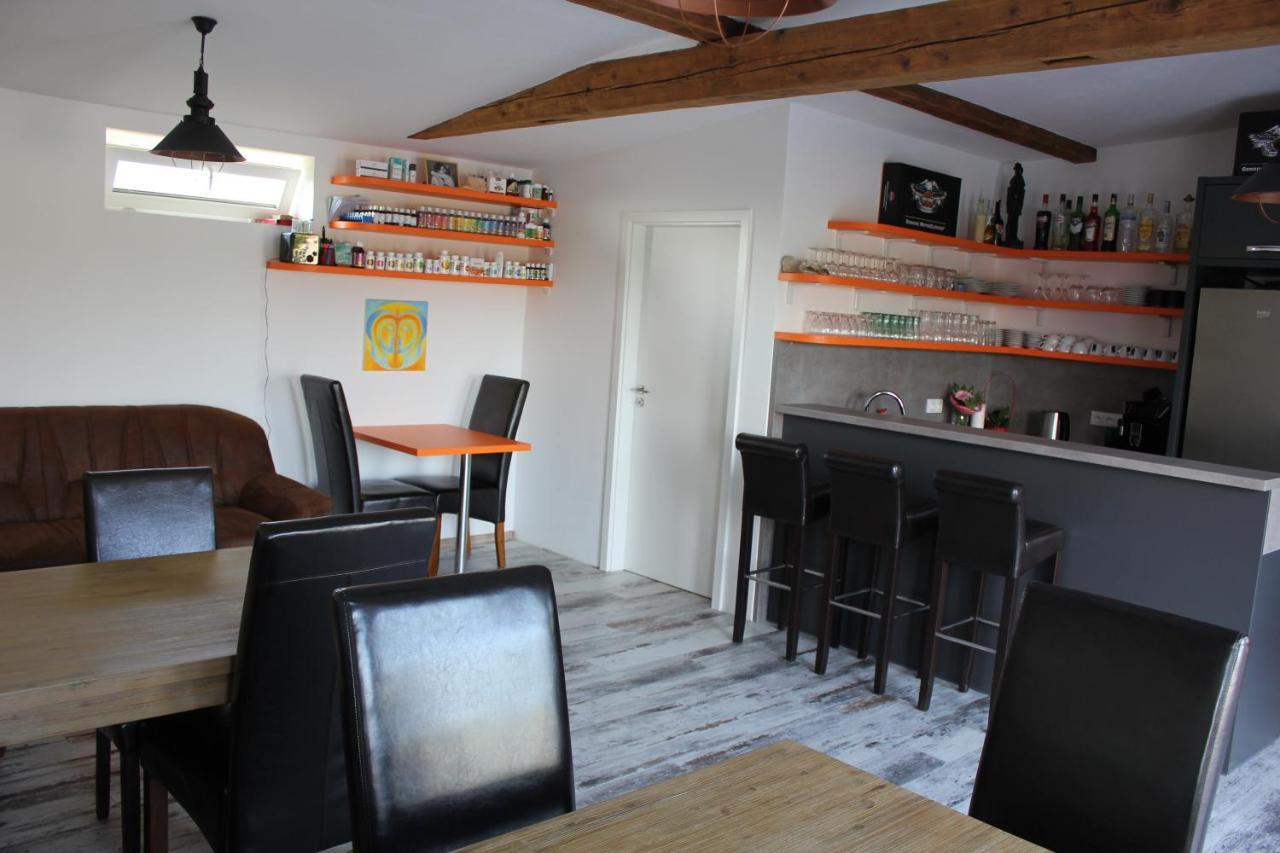 Penzion Na Samotach Apartment Йндрихув Храдец Екстериор снимка